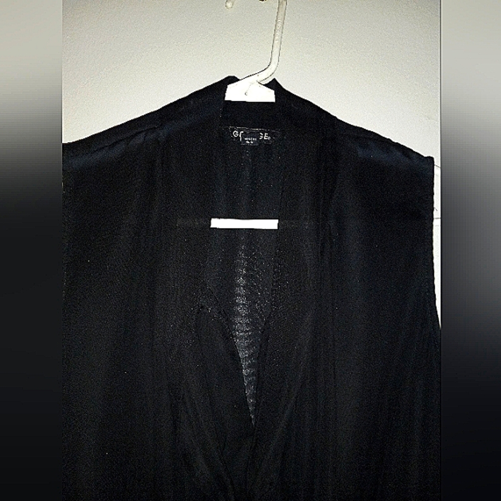 Woman's Sleeveless Black Top..Simple and Adorable Black Top..XL..